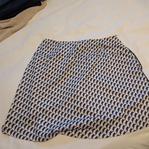 Nike Black and White Mini Skirt - Picture 4 of 5